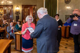 umk_0688.jpg-nauczyciele, Majchrowski, dyplomy, wręczenie, dyrektorzy, nagroda, prezydenta,