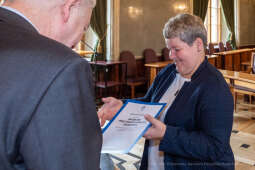 umk_0718.jpg-nauczyciele, Majchrowski, dyplomy, wręczenie, dyrektorzy, nagroda, prezydenta,