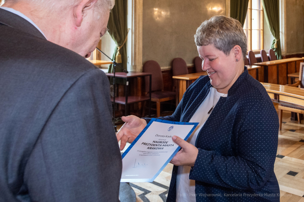 umk_0718.jpg-nauczyciele, Majchrowski, dyplomy, wręczenie, dyrektorzy, nagroda, prezydenta,  Autor: P. Wojnarowski