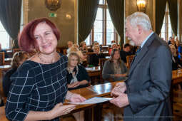 umk_0731.jpg-nauczyciele, Majchrowski, dyplomy, wręczenie, dyrektorzy, nagroda, prezydenta,