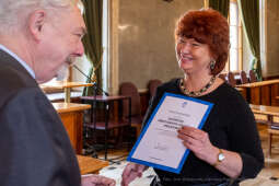 umk_0782.jpg-nauczyciele, Majchrowski, dyplomy, wręczenie, dyrektorzy, nagroda, prezydenta,