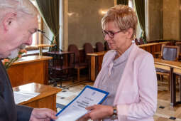 umk_0789.jpg-nauczyciele, Majchrowski, dyplomy, wręczenie, dyrektorzy, nagroda, prezydenta,