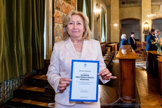 umk_0851.jpg-nauczyciele, Majchrowski, dyplomy, wręczenie, dyrektorzy, nagroda, prezydenta,