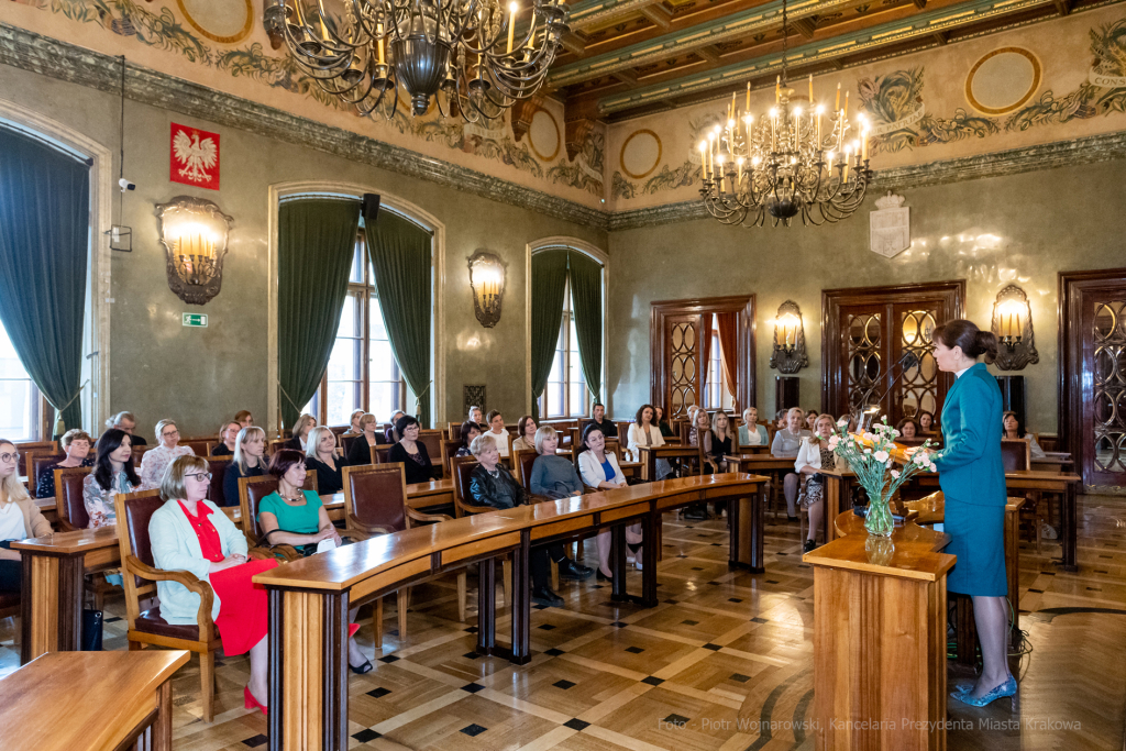 nauczyciele, nagroda, prezydenta, Korfel-Jasińska, wręczenie, nagrody, nauczyciele, Urząd Miasta   Autor: P. Wojnarowski