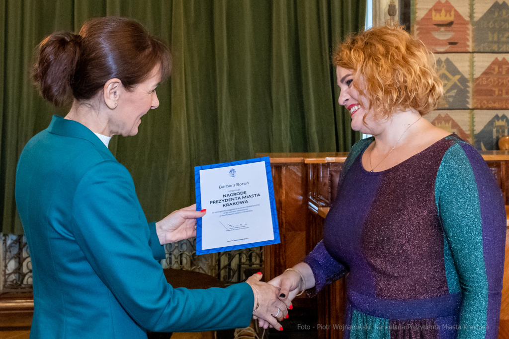 nauczyciele, nagroda, prezydenta, Korfel-Jasińska, wręczenie, nagrody, nauczyciele, Urząd Miasta   Autor: P. Wojnarowski