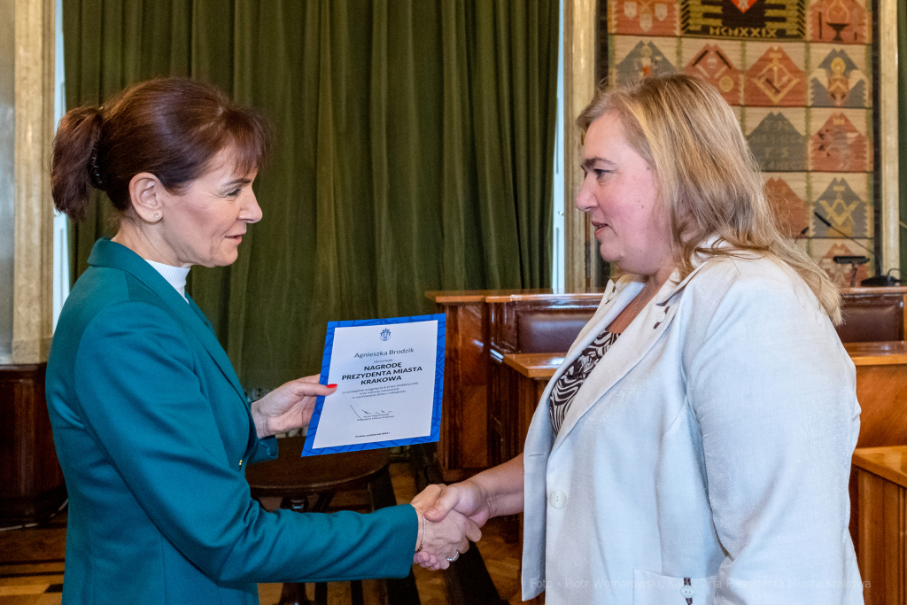 nauczyciele, nagroda, prezydenta, Korfel-Jasińska, wręczenie, nagrody, nauczyciele, Urząd Miasta   Autor: P. Wojnarowski