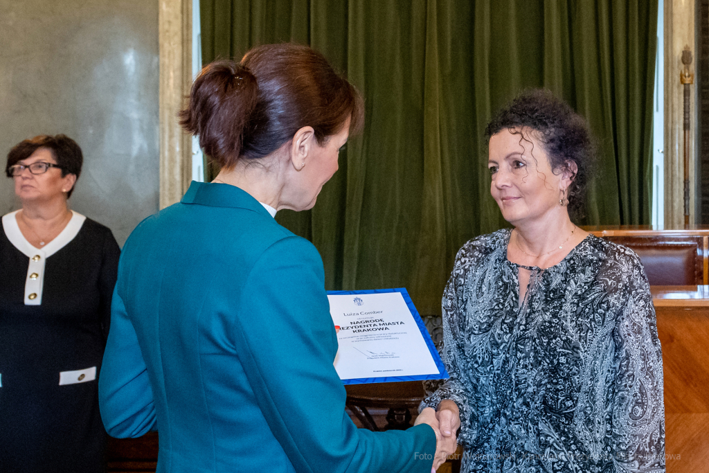 nauczyciele, nagroda, prezydenta, Korfel-Jasińska, wręczenie, nagrody, nauczyciele, Urząd Miasta   Autor: P. Wojnarowski