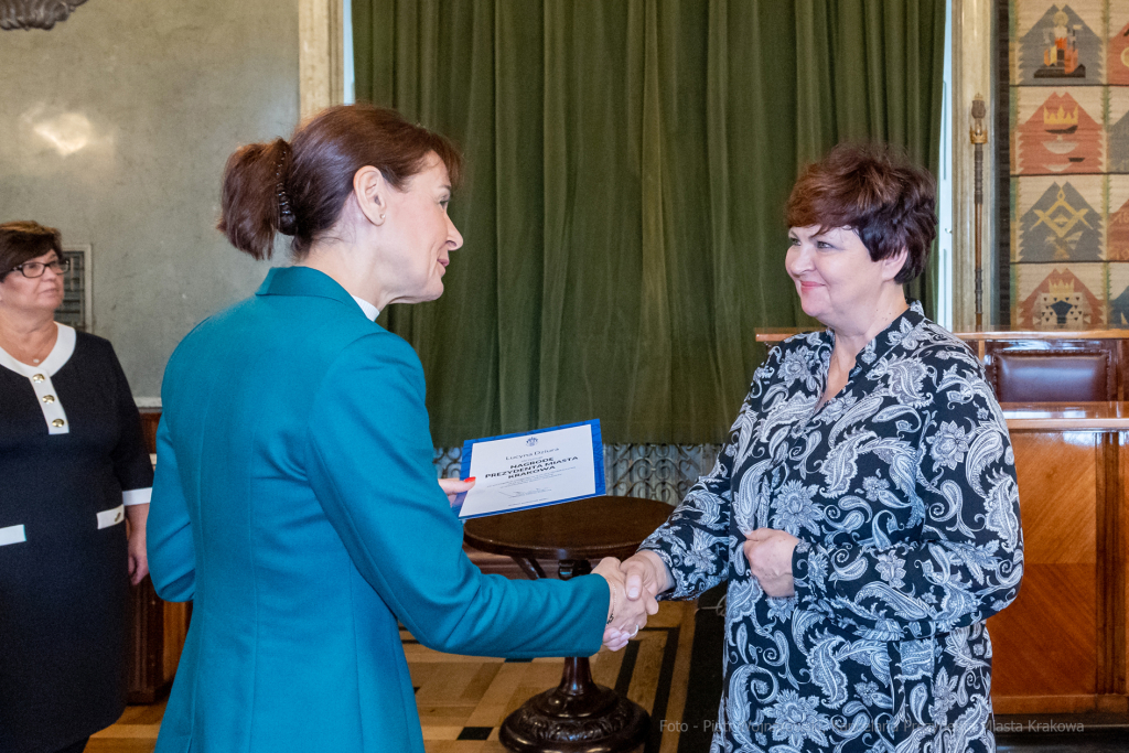 nauczyciele, nagroda, prezydenta, Korfel-Jasińska, wręczenie, nagrody, nauczyciele, Urząd Miasta   Autor: P. Wojnarowski