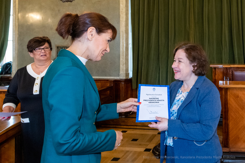 nauczyciele, nagroda, prezydenta, Korfel-Jasińska, wręczenie, nagrody, nauczyciele, Urząd Miasta   Autor: P. Wojnarowski
