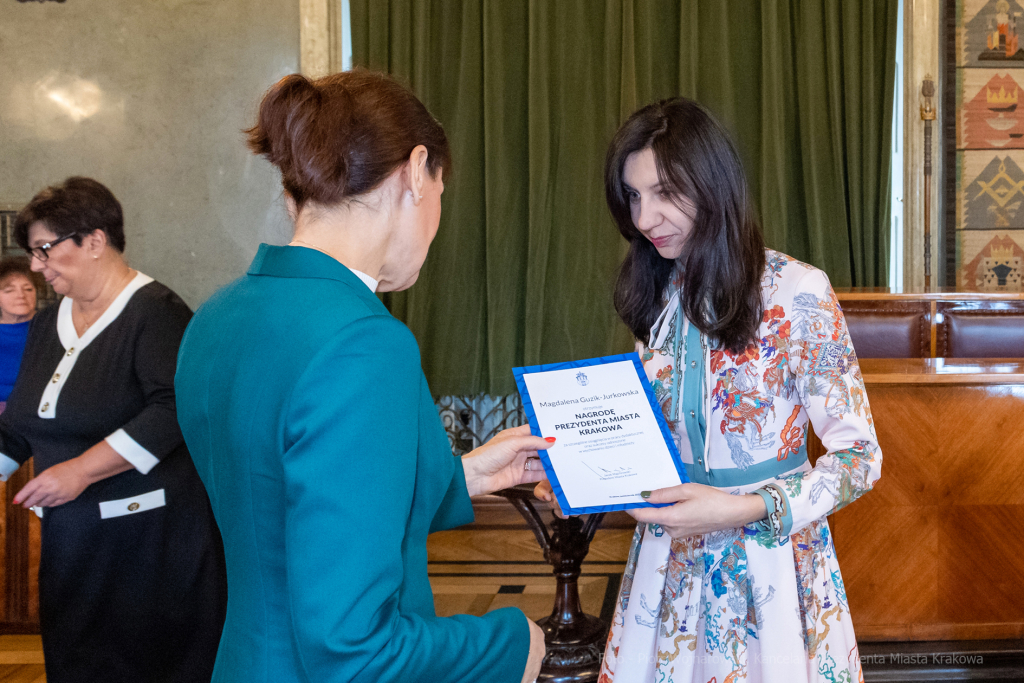 nauczyciele, nagroda, prezydenta, Korfel-Jasińska, wręczenie, nagrody, nauczyciele, Urząd Miasta   Autor: P. Wojnarowski