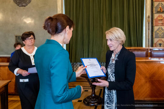 nauczyciele, nagroda, prezydenta, Korfel-Jasińska, wręczenie, nagrody, nauczyciele, Urząd Miasta 