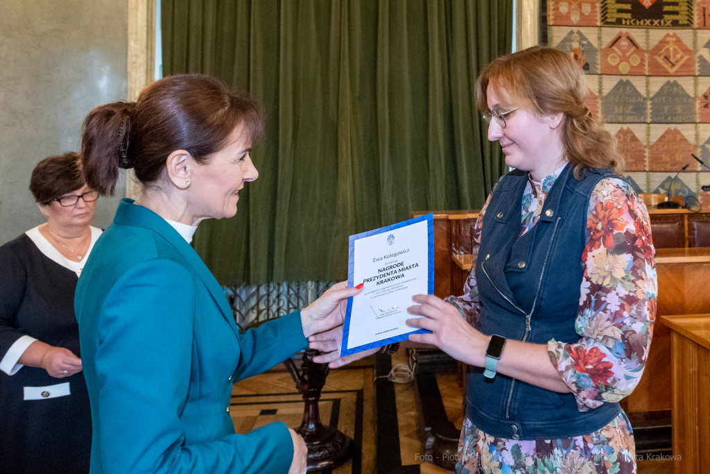 nauczyciele, nagroda, prezydenta, Korfel-Jasińska, wręczenie, nagrody, nauczyciele, Urząd Miasta   Autor: P. Wojnarowski