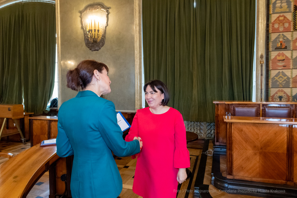 nauczyciele, nagroda, prezydenta, Korfel-Jasińska, wręczenie, nagrody, nauczyciele, Urząd Miasta   Autor: P. Wojnarowski