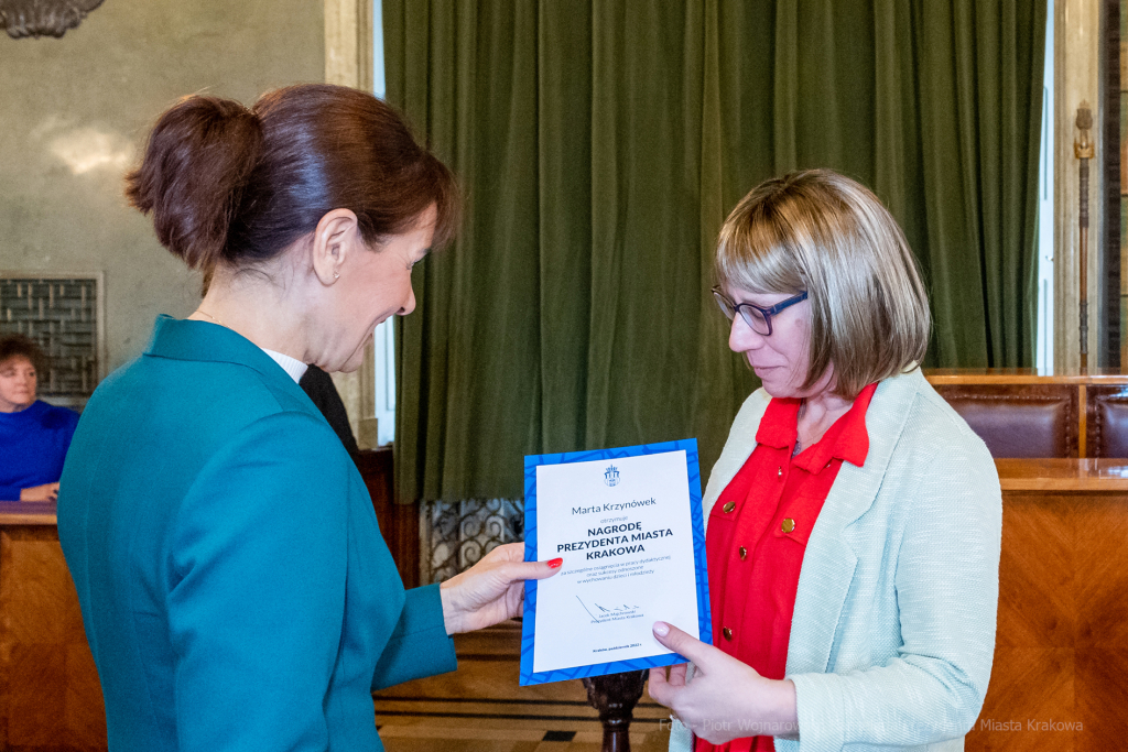 nauczyciele, nagroda, prezydenta, Korfel-Jasińska, wręczenie, nagrody, nauczyciele, Urząd Miasta   Autor: P. Wojnarowski