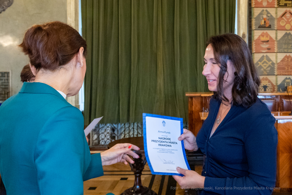 nauczyciele, nagroda, prezydenta, Korfel-Jasińska, wręczenie, nagrody, nauczyciele, Urząd Miasta   Autor: P. Wojnarowski