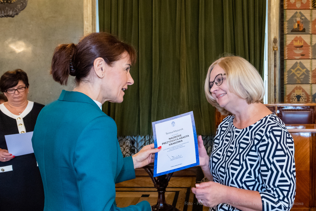 nauczyciele, nagroda, prezydenta, Korfel-Jasińska, wręczenie, nagrody, nauczyciele, Urząd Miasta   Autor: P. Wojnarowski