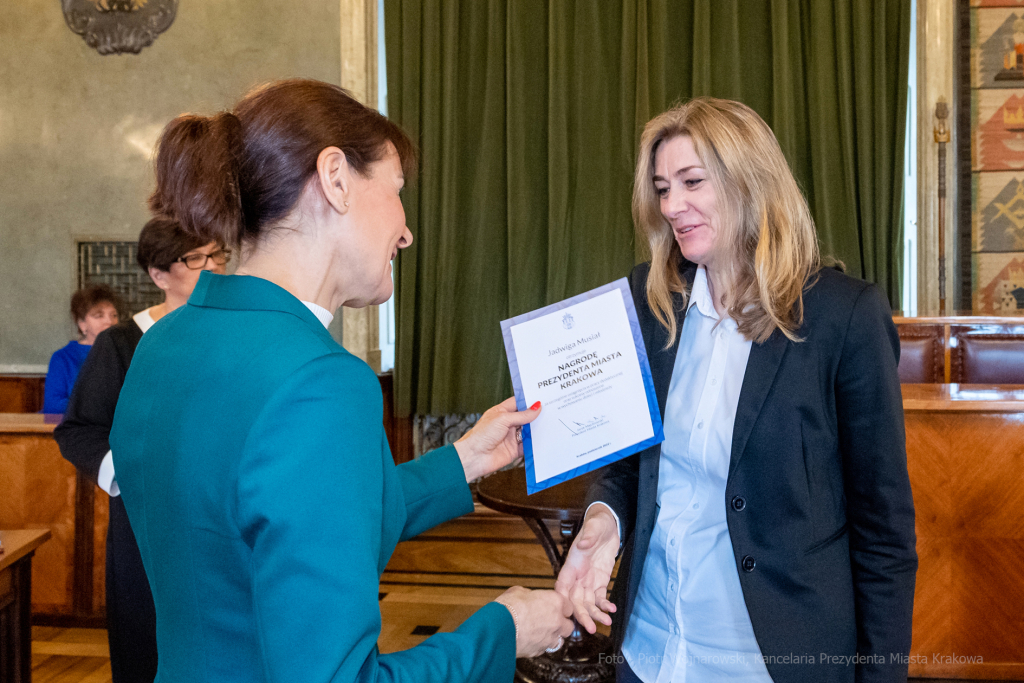nauczyciele, nagroda, prezydenta, Korfel-Jasińska, wręczenie, nagrody, nauczyciele, Urząd Miasta   Autor: P. Wojnarowski
