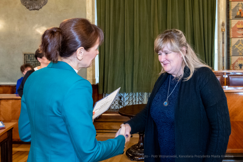 nauczyciele, nagroda, prezydenta, Korfel-Jasińska, wręczenie, nagrody, nauczyciele, Urząd Miasta   Autor: P. Wojnarowski
