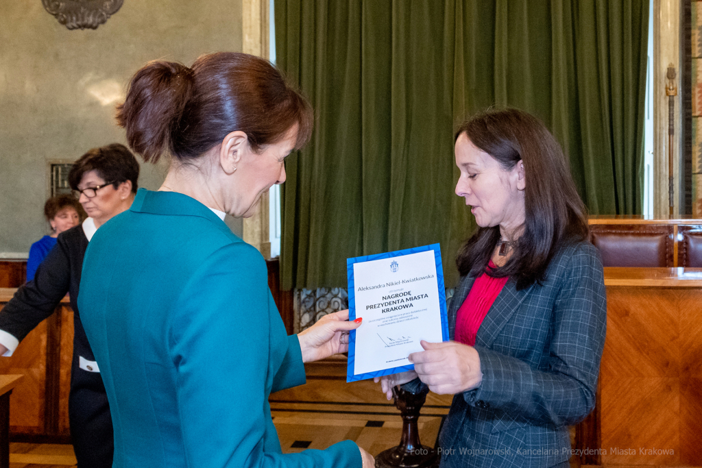 nauczyciele, nagroda, prezydenta, Korfel-Jasińska, wręczenie, nagrody, nauczyciele, Urząd Miasta   Autor: P. Wojnarowski