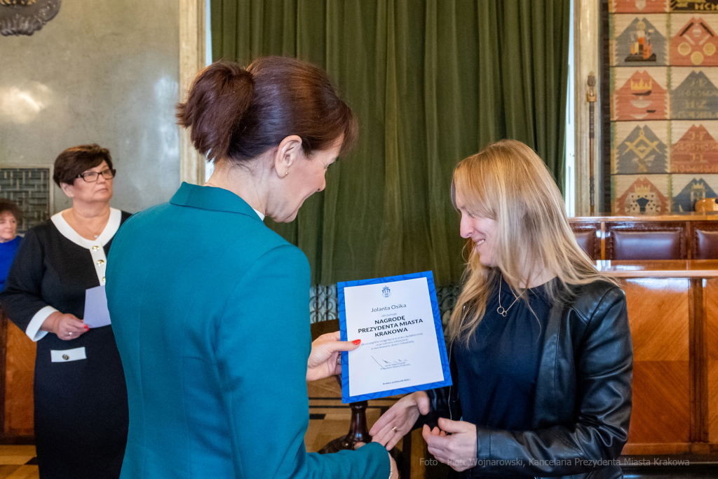 nauczyciele, nagroda, prezydenta, Korfel-Jasińska, wręczenie, nagrody, nauczyciele, Urząd Miasta   Autor: P. Wojnarowski