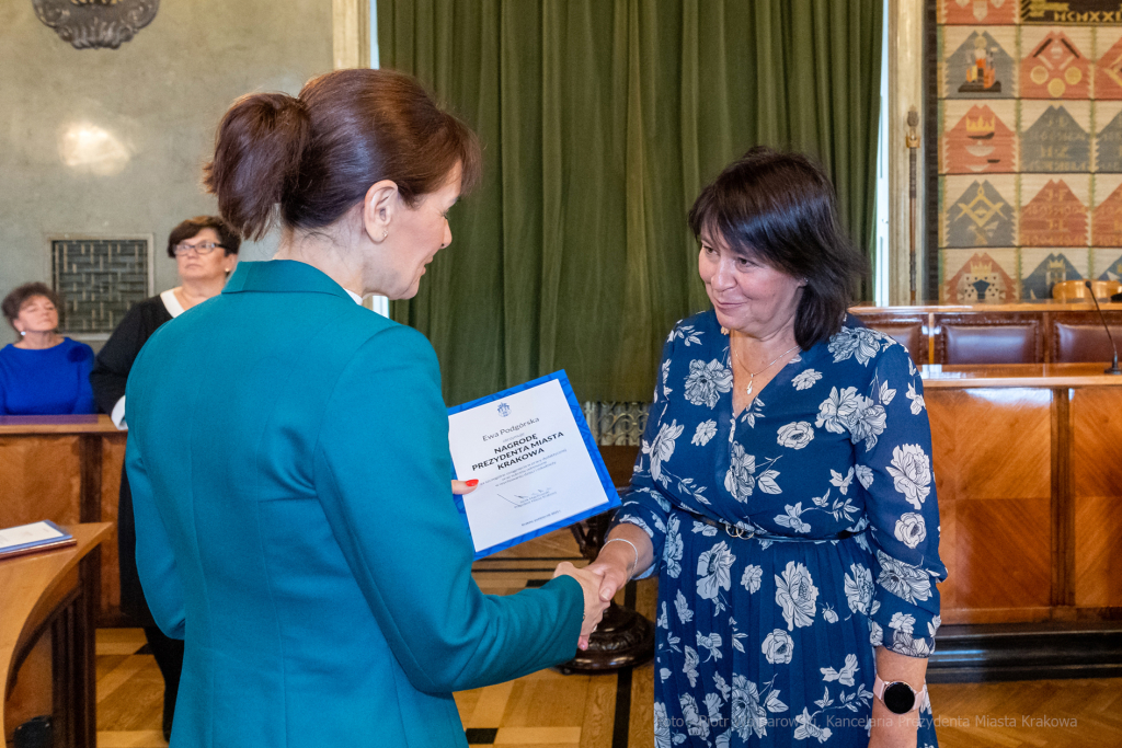 nauczyciele, nagroda, prezydenta, Korfel-Jasińska, wręczenie, nagrody, nauczyciele, Urząd Miasta   Autor: P. Wojnarowski