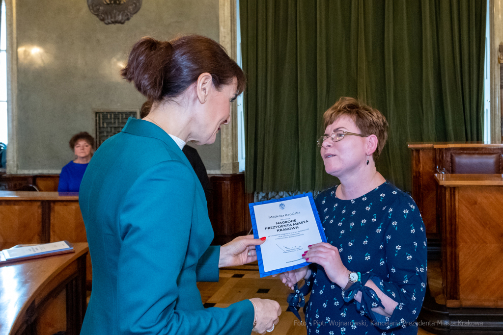 nauczyciele, nagroda, prezydenta, Korfel-Jasińska, wręczenie, nagrody, nauczyciele, Urząd Miasta   Autor: P. Wojnarowski