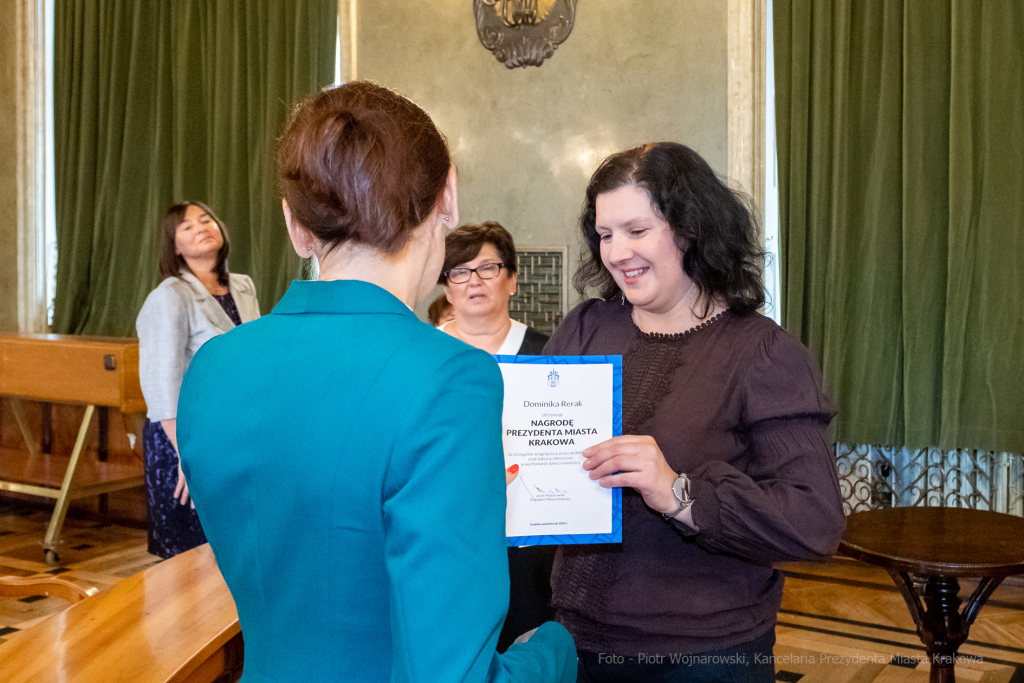 nauczyciele, nagroda, prezydenta, Korfel-Jasińska, wręczenie, nagrody, nauczyciele, Urząd Miasta   Autor: P. Wojnarowski