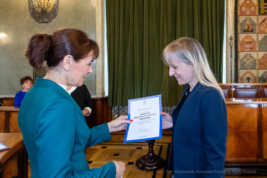 nauczyciele, nagroda, prezydenta, Korfel-Jasińska, wręczenie, nagrody, nauczyciele, Urząd Miasta   Autor: P. Wojnarowski