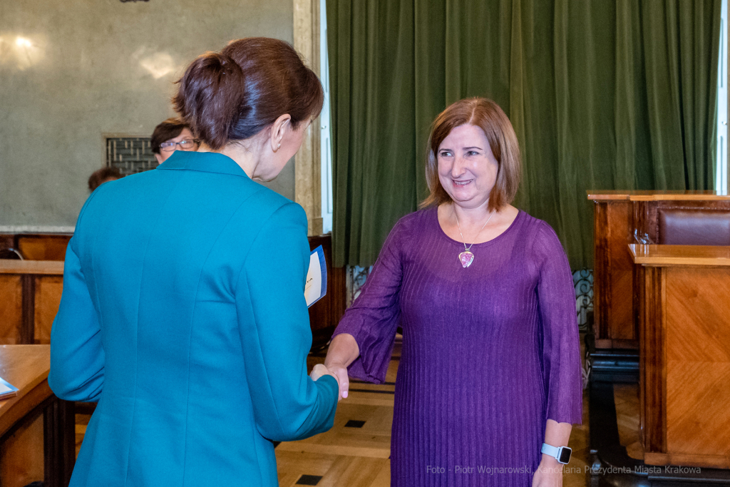nauczyciele, nagroda, prezydenta, Korfel-Jasińska, wręczenie, nagrody, nauczyciele, Urząd Miasta   Autor: P. Wojnarowski
