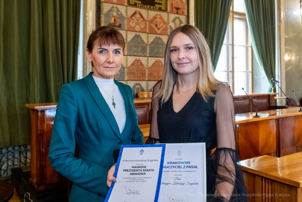 nauczyciele, nagroda, prezydenta, Korfel-Jasińska, wręczenie, nagrody, nauczyciele, Urząd Miasta   Autor: P. Wojnarowski