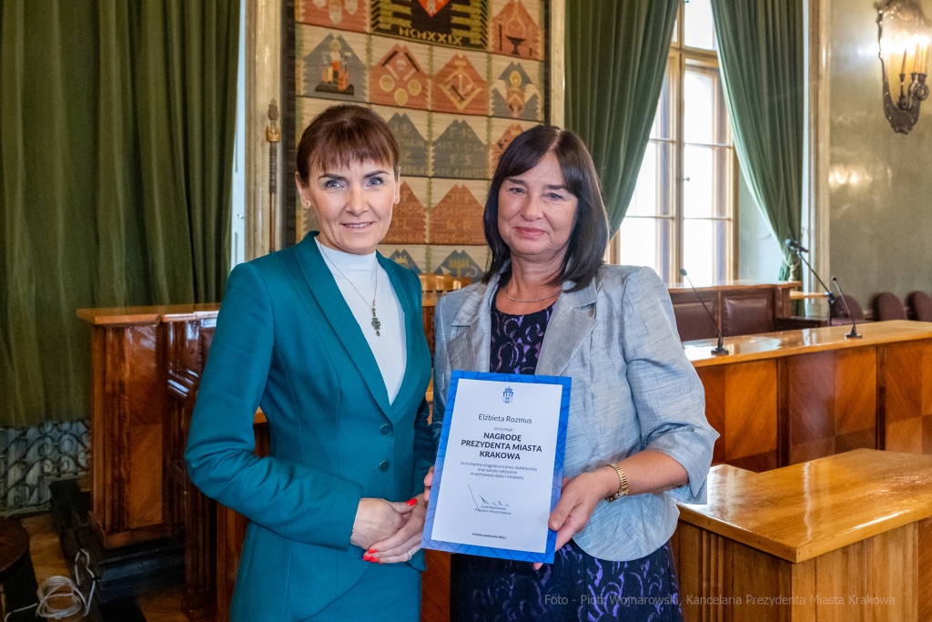 nauczyciele, nagroda, prezydenta, Korfel-Jasińska, wręczenie, nagrody, nauczyciele, Urząd Miasta   Autor: P. Wojnarowski