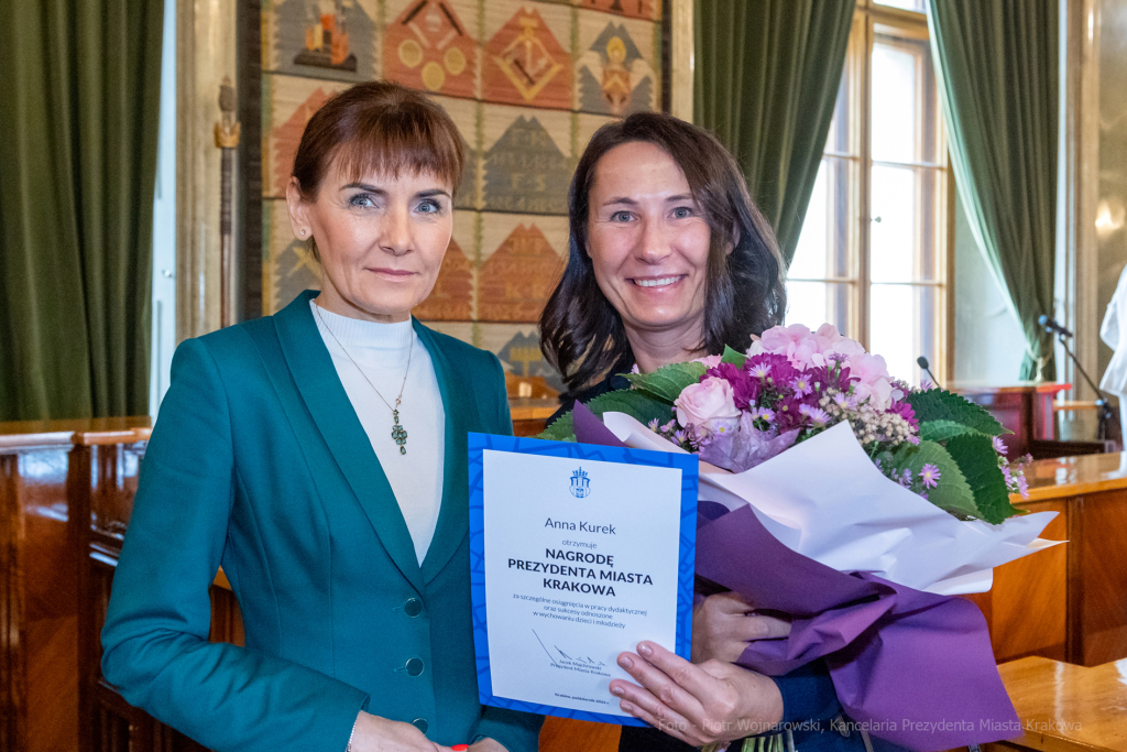 nauczyciele, nagroda, prezydenta, Korfel-Jasińska, wręczenie, nagrody, nauczyciele, Urząd Miasta   Autor: P. Wojnarowski