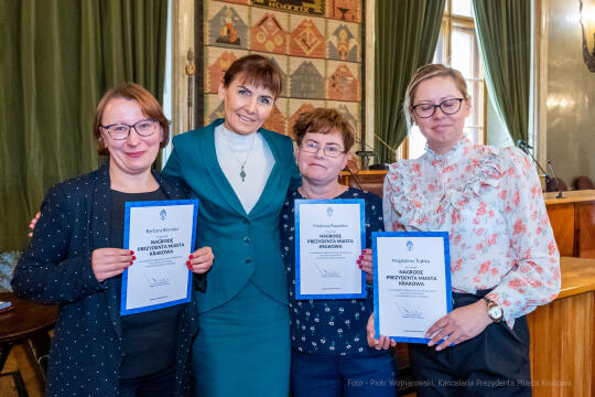 nauczyciele, nagroda, prezydenta, Korfel-Jasińska, wręczenie, nagrody, nauczyciele, Urząd Miasta 