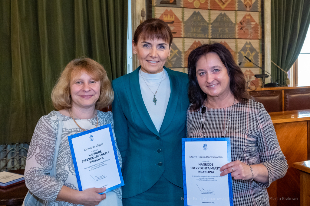 nauczyciele, nagroda, prezydenta, Korfel-Jasińska, wręczenie, nagrody, nauczyciele, Urząd Miasta   Autor: P. Wojnarowski
