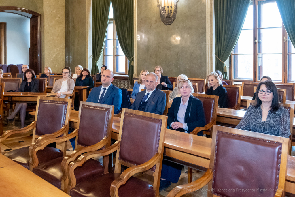 nauczyciele, nagroda, prezydenta, Korfel-Jasińska, wręczenie, nagrody, nauczyciele, Urząd Miasta   Autor: P. Wojnarowski