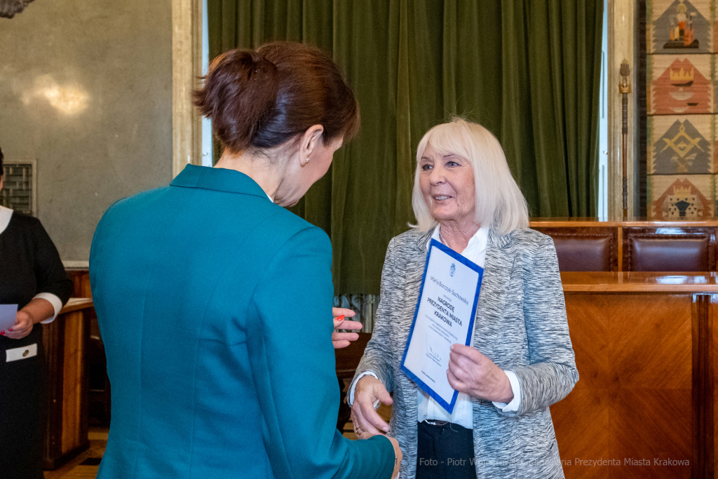 nauczyciele, nagroda, prezydenta, Korfel-Jasińska, wręczenie, nagrody, nauczyciele, Urząd Miasta   Autor: P. Wojnarowski