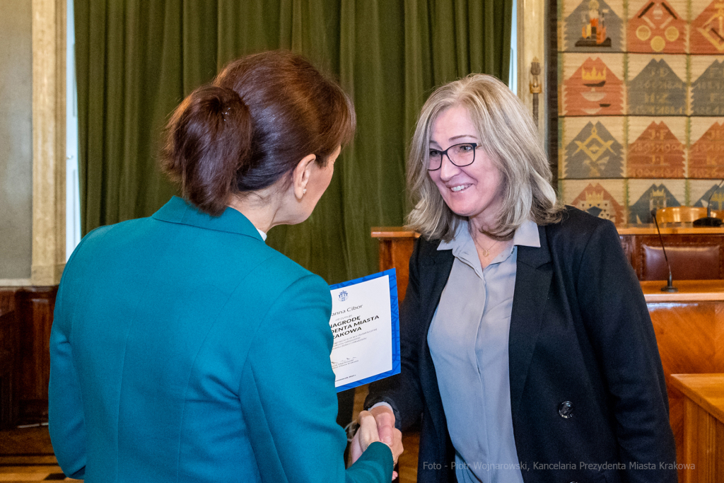 nauczyciele, nagroda, prezydenta, Korfel-Jasińska, wręczenie, nagrody, nauczyciele, Urząd Miasta   Autor: P. Wojnarowski