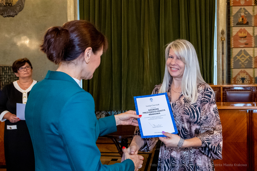 nauczyciele, nagroda, prezydenta, Korfel-Jasińska, wręczenie, nagrody, nauczyciele, Urząd Miasta   Autor: P. Wojnarowski