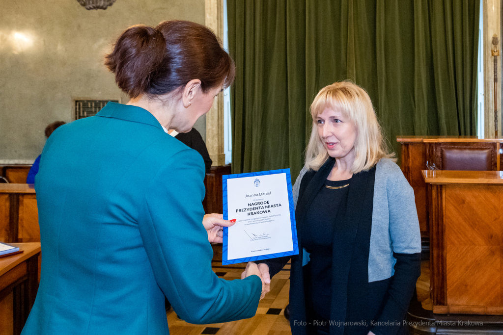 nauczyciele, nagroda, prezydenta, Korfel-Jasińska, wręczenie, nagrody, nauczyciele, Urząd Miasta   Autor: P. Wojnarowski