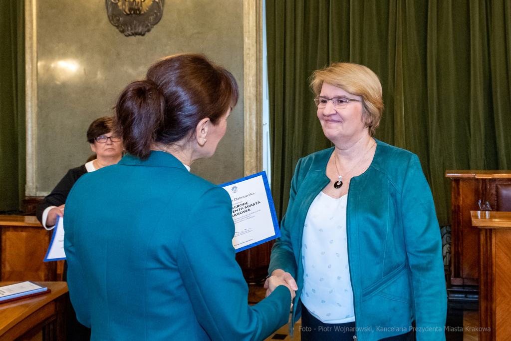 nauczyciele, nagroda, prezydenta, Korfel-Jasińska, wręczenie, nagrody, nauczyciele, Urząd Miasta   Autor: P. Wojnarowski