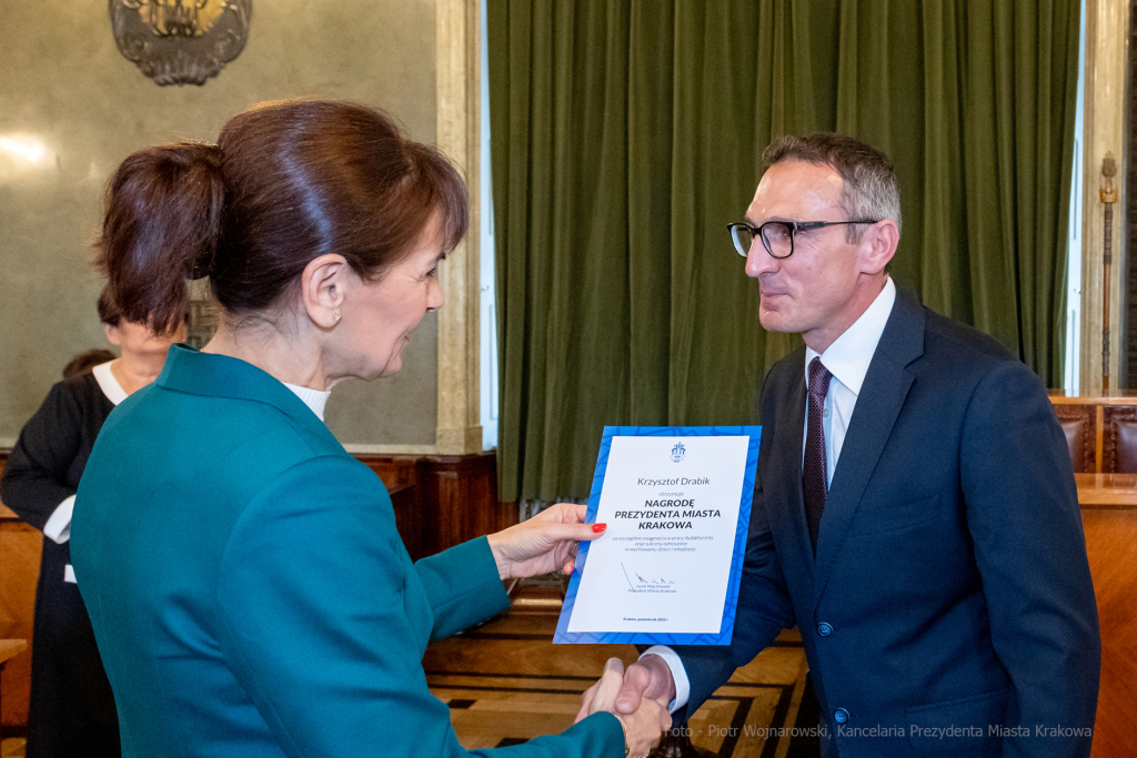 nauczyciele, nagroda, prezydenta, Korfel-Jasińska, wręczenie, nagrody, nauczyciele, Urząd Miasta   Autor: P. Wojnarowski