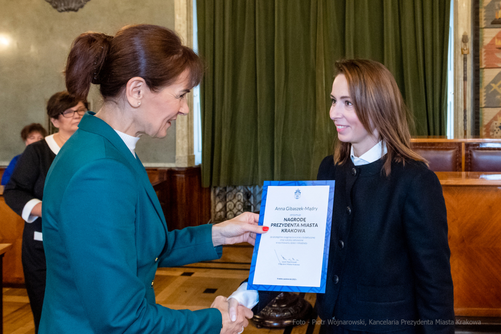 nauczyciele, nagroda, prezydenta, Korfel-Jasińska, wręczenie, nagrody, nauczyciele, Urząd Miasta   Autor: P. Wojnarowski