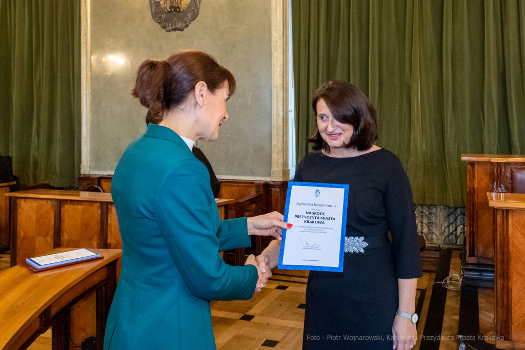 nauczyciele, nagroda, prezydenta, Korfel-Jasińska, wręczenie, nagrody, nauczyciele, Urząd Miasta   Autor: P. Wojnarowski