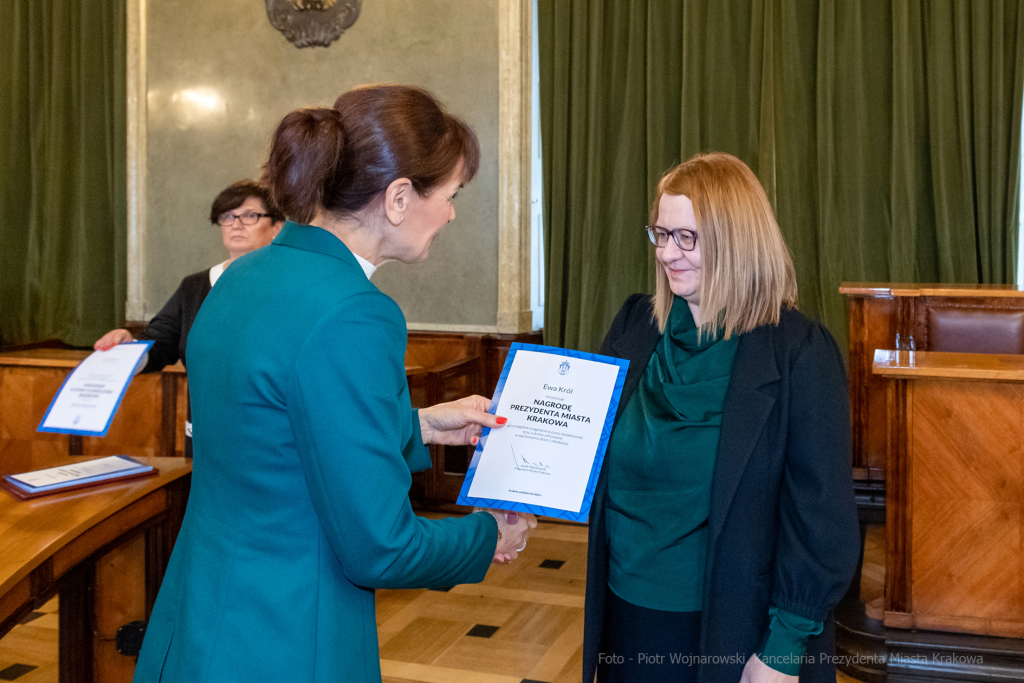 nauczyciele, nagroda, prezydenta, Korfel-Jasińska, wręczenie, nagrody, nauczyciele, Urząd Miasta   Autor: P. Wojnarowski