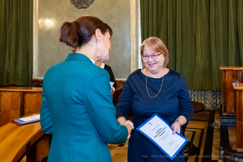 nauczyciele, nagroda, prezydenta, Korfel-Jasińska, wręczenie, nagrody, nauczyciele, Urząd Miasta   Autor: P. Wojnarowski