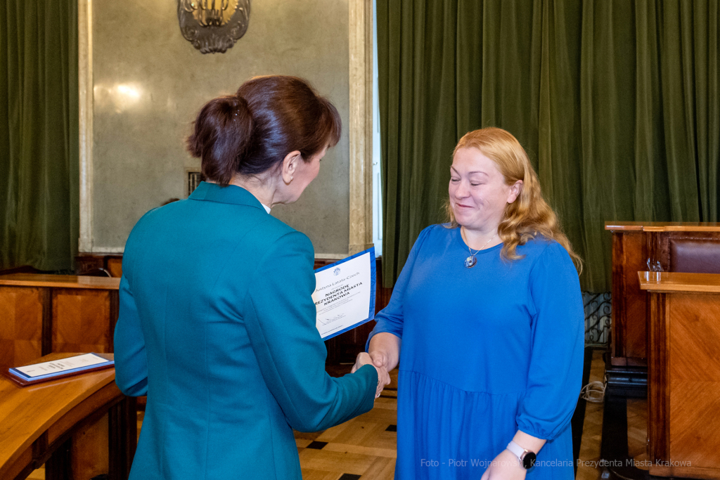 nauczyciele, nagroda, prezydenta, Korfel-Jasińska, wręczenie, nagrody, nauczyciele, Urząd Miasta   Autor: P. Wojnarowski