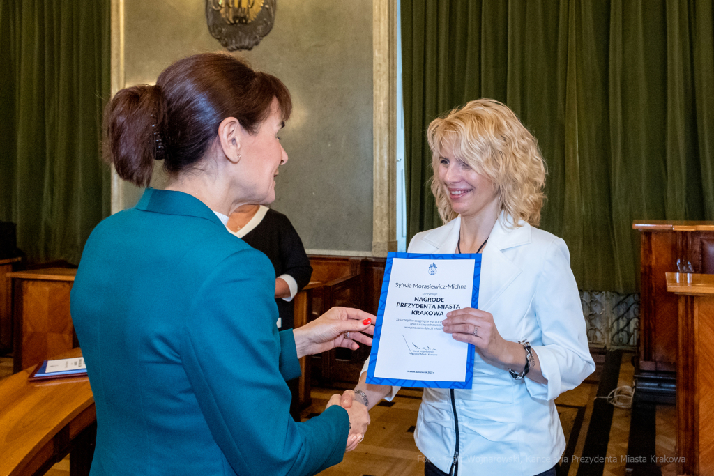 nauczyciele, nagroda, prezydenta, Korfel-Jasińska, wręczenie, nagrody, nauczyciele, Urząd Miasta   Autor: P. Wojnarowski