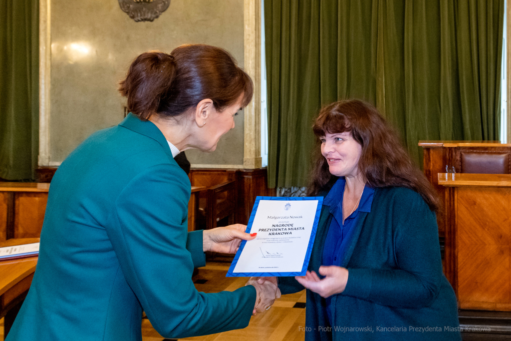 nauczyciele, nagroda, prezydenta, Korfel-Jasińska, wręczenie, nagrody, nauczyciele, Urząd Miasta   Autor: P. Wojnarowski