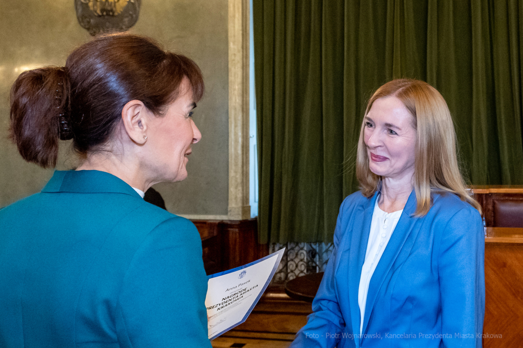 nauczyciele, nagroda, prezydenta, Korfel-Jasińska, wręczenie, nagrody, nauczyciele, Urząd Miasta   Autor: P. Wojnarowski