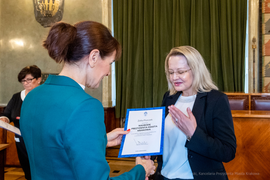 nauczyciele, nagroda, prezydenta, Korfel-Jasińska, wręczenie, nagrody, nauczyciele, Urząd Miasta   Autor: P. Wojnarowski